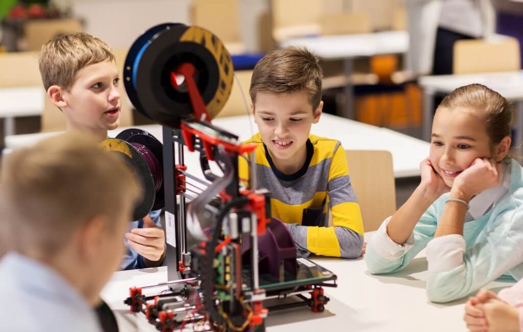 Niños con impresoras 3D
